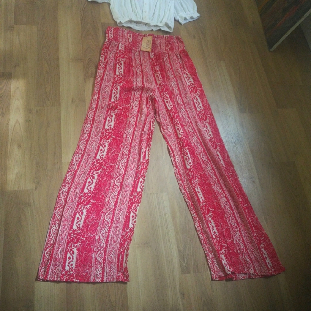 High waisted, wide legged pants
